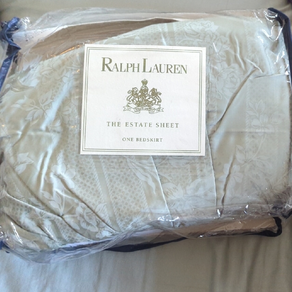Ralph Lauren Home Vintage Floral Fairchild Willow Queen Bedskirt